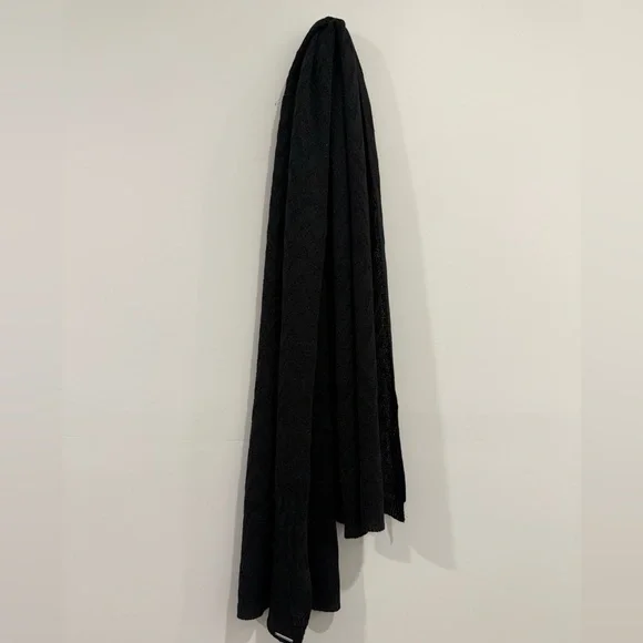 Vince Camuto Black Chevron Pointelle Blanket Scarf - Picture 3 of 6